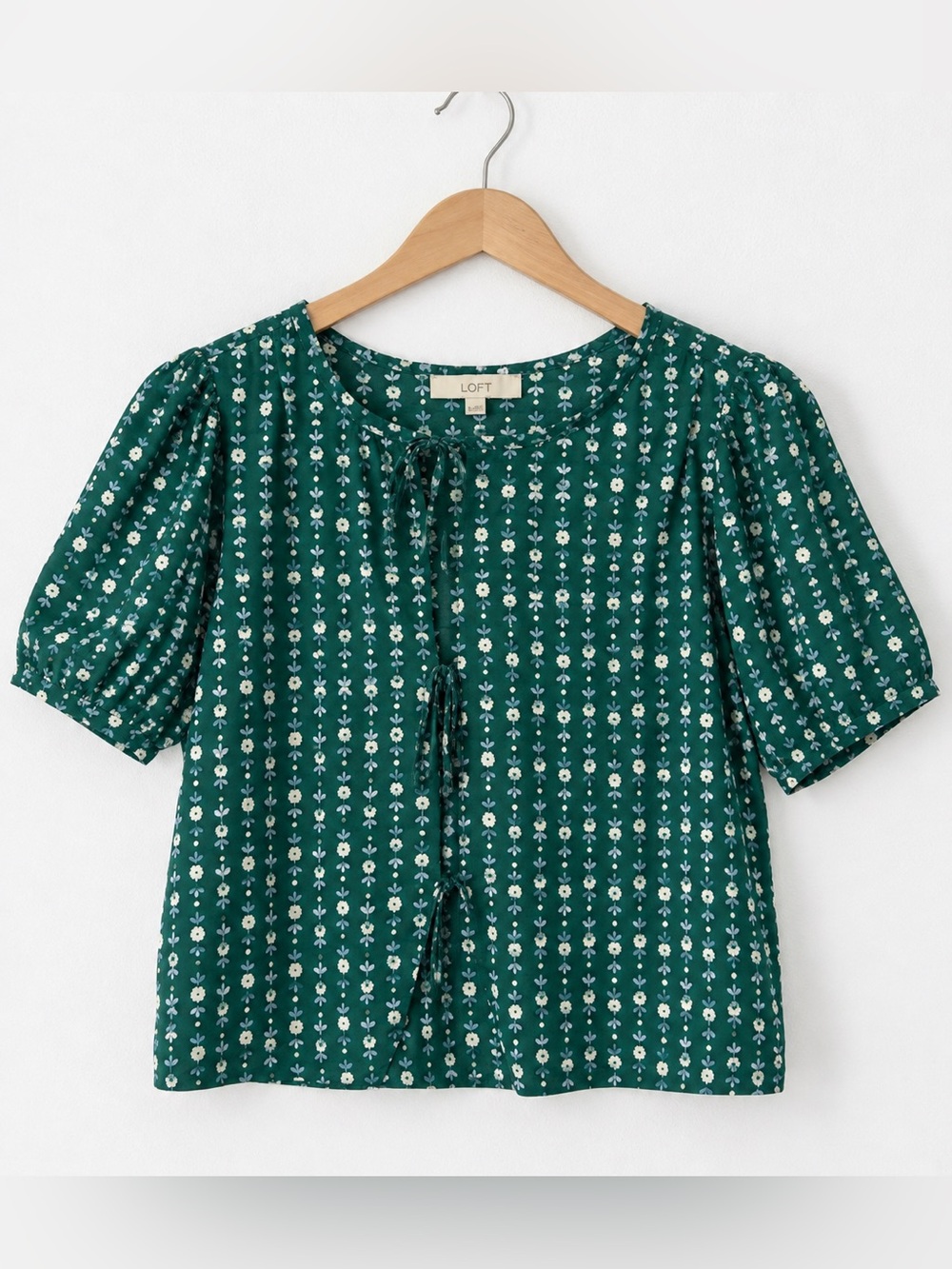 Like New LOFT Green Floral Tie-Neck Short Sleeve Top